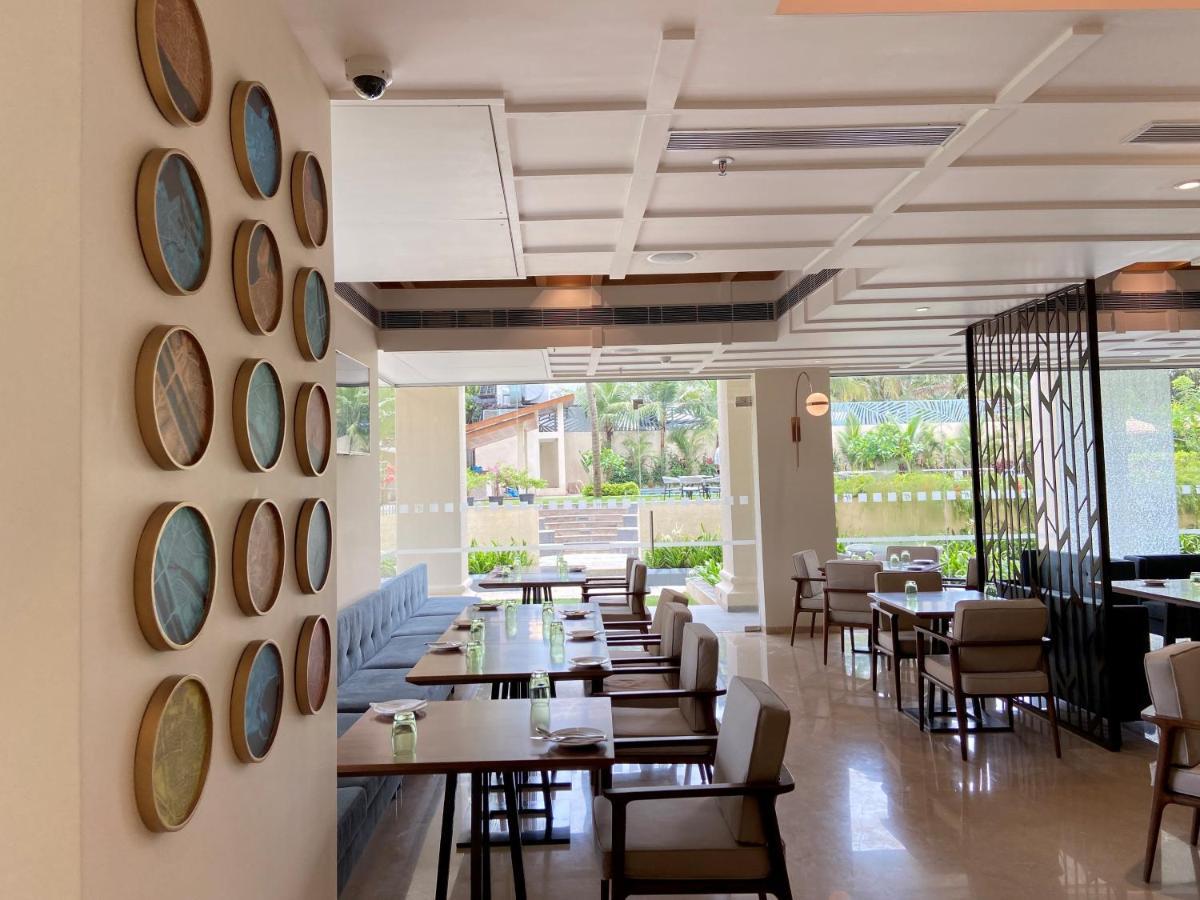 Holiday Inn Goa Candolim Exterior photo